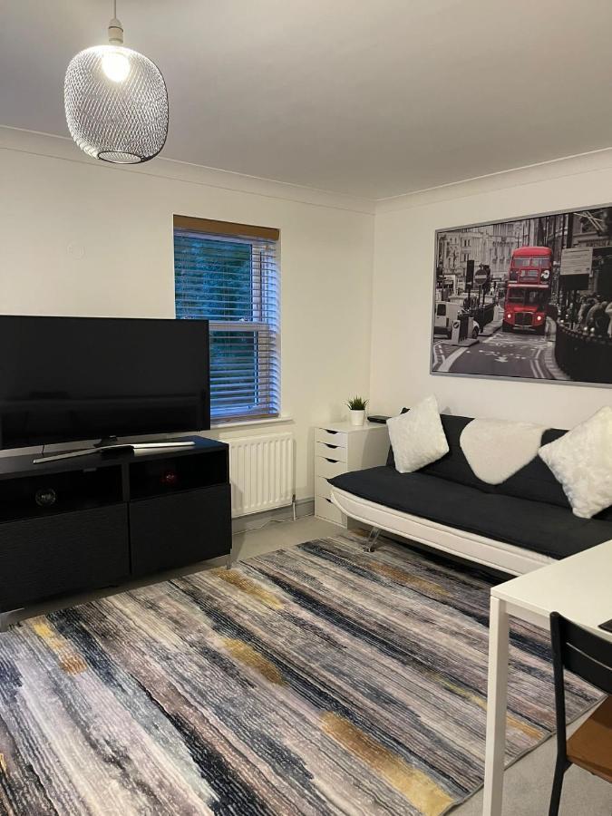 Апартаменты Stunning Studio Flat - Free Parking - 3 Min From Sutton Station Экстерьер фото