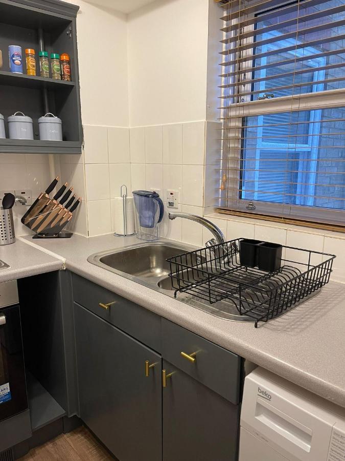 Апартаменты Stunning Studio Flat - Free Parking - 3 Min From Sutton Station Экстерьер фото